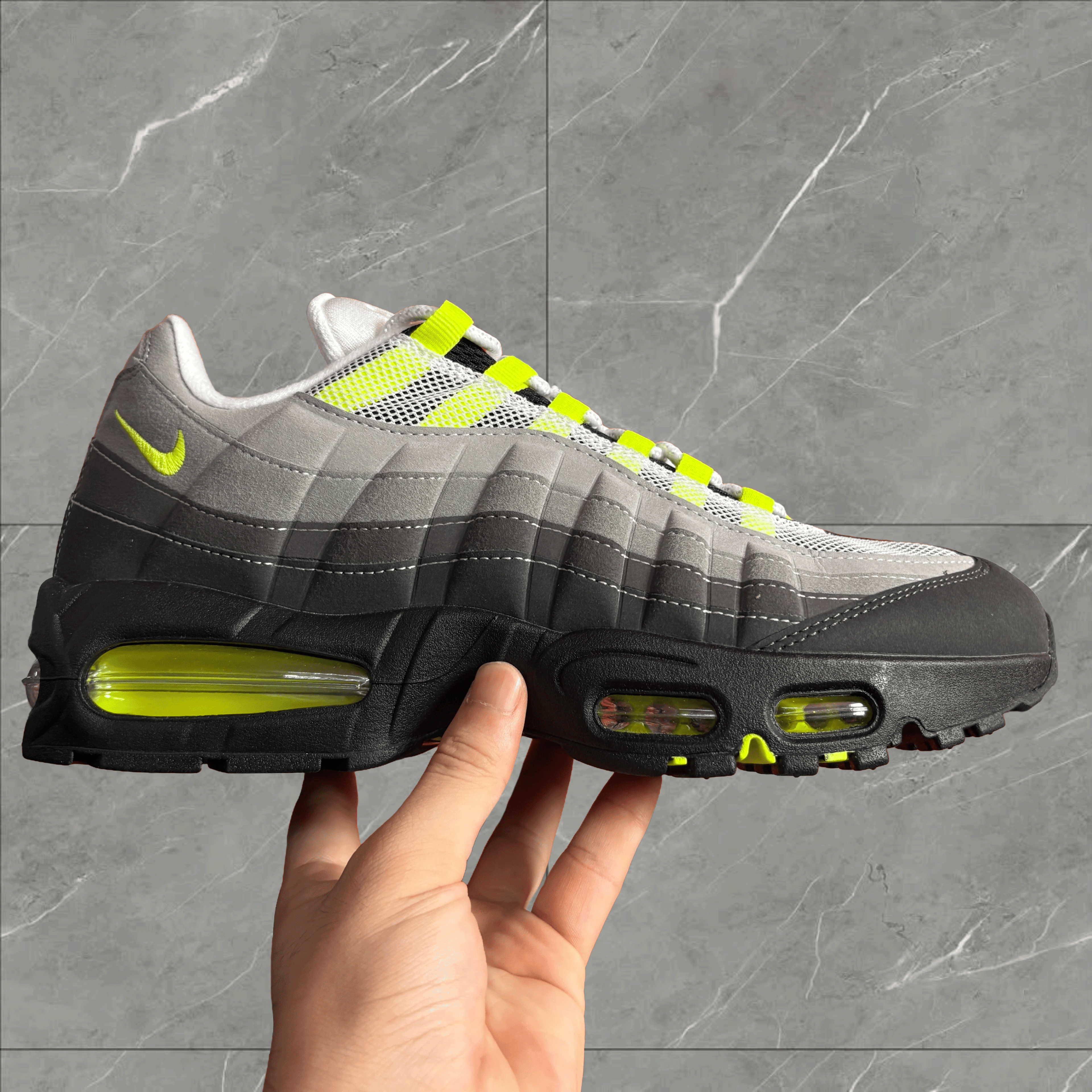 NIKE AIR MAX 95- Neon