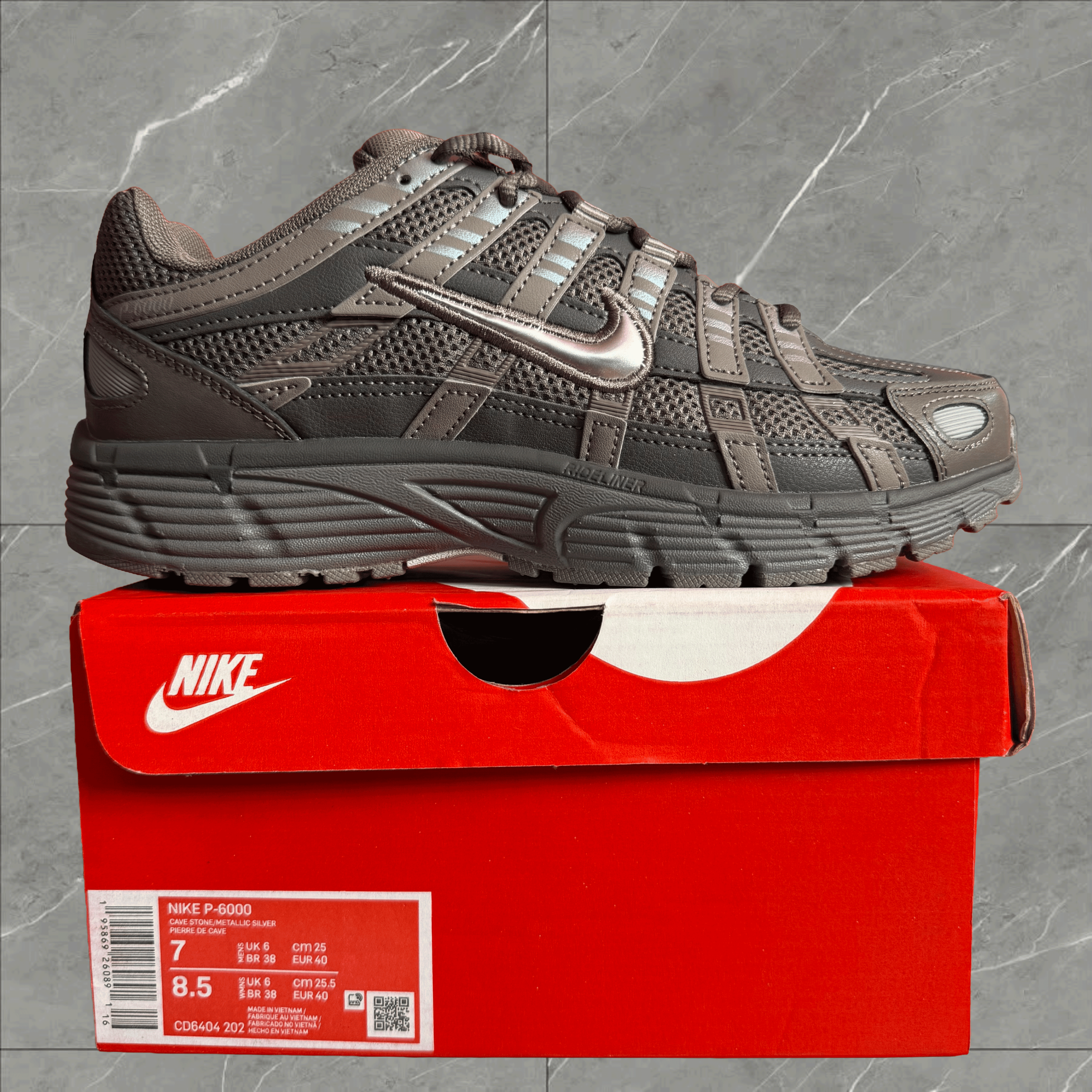 NIKE P6000
