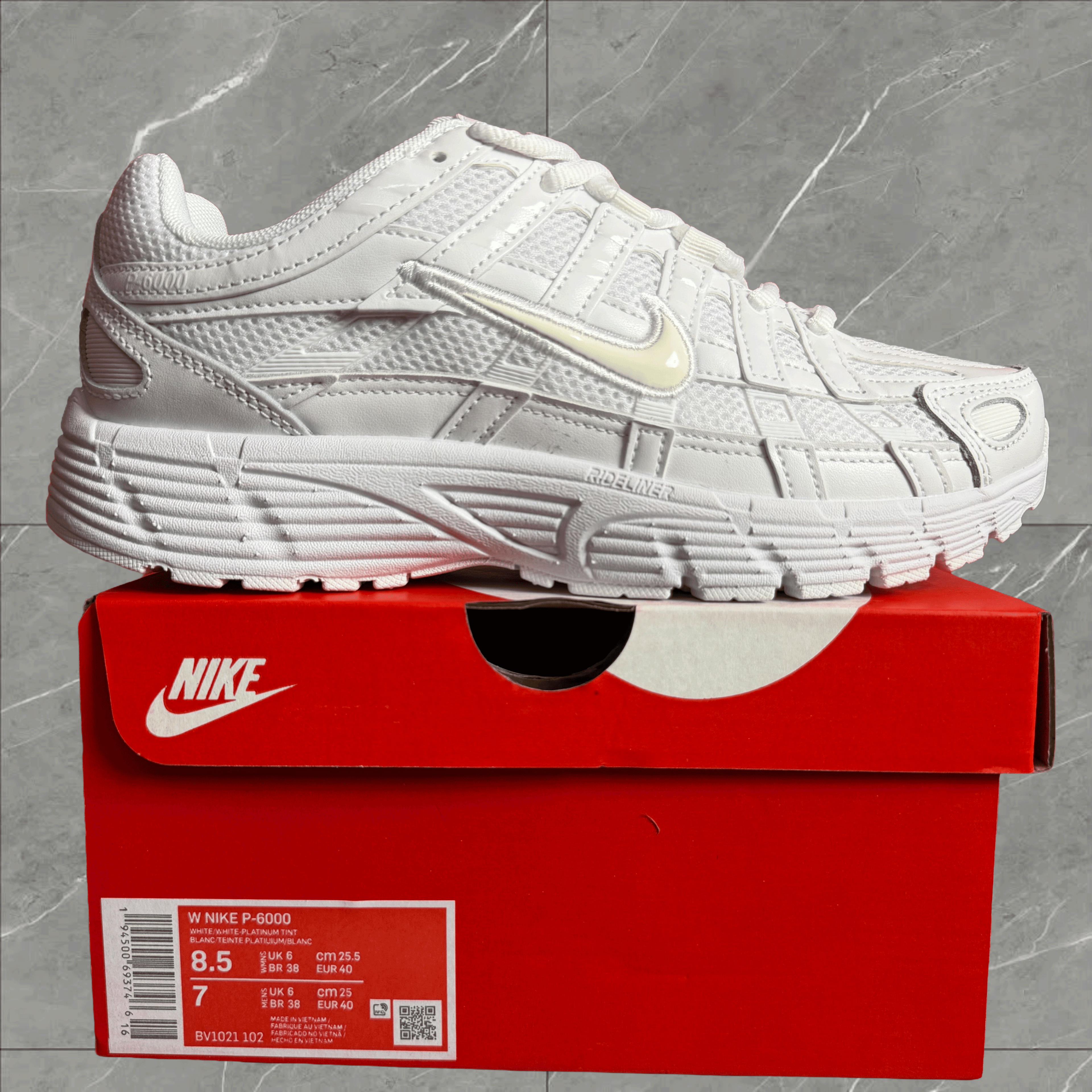 NIKE P6000