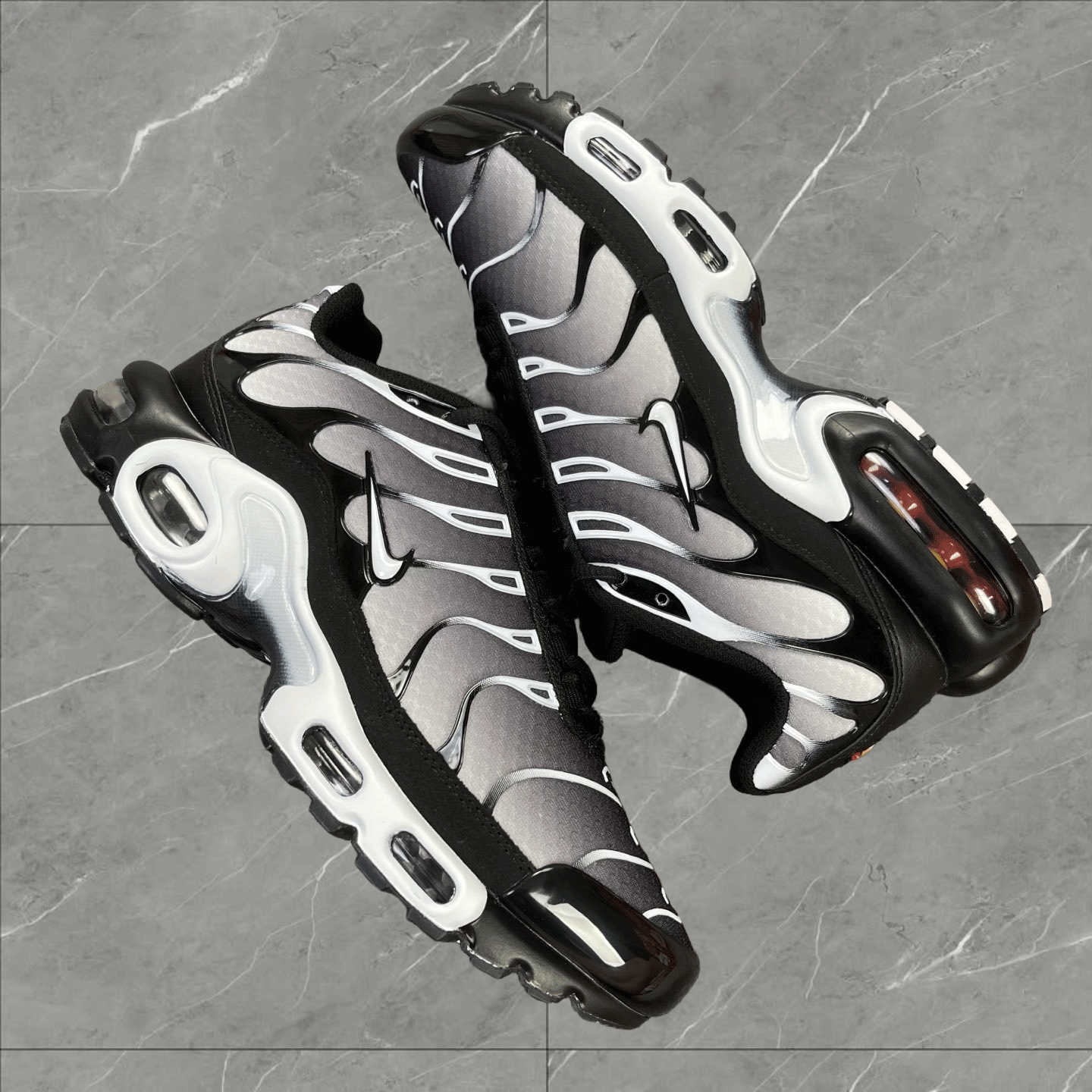 NIKE AIR MAX TN PANDA